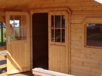 Gartenhaustüren und Nebeneingangstüren aus Holz